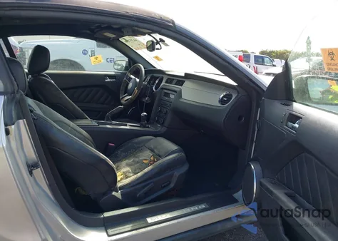 2010 Ford Mustang V6 Premium z USA, uszkodzony, nr VIN 1ZVBP8EN1A5129888